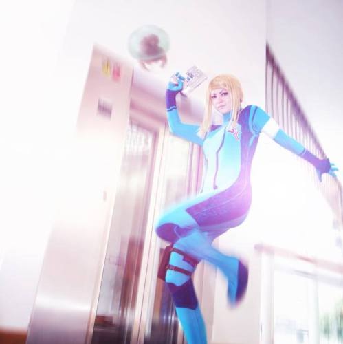 Zero Suit Samus cosplay
